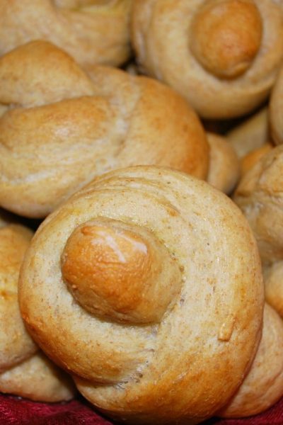 These Honey Wheat Rolls have just the right amount of sweetness, are simple to prepare and will make any family meal even more enjoyable.