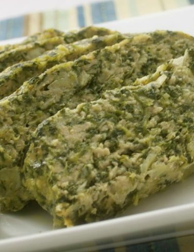 Spinach and Artichoke Chicken Meatloaf made with ground chicken, spinach, Asiago cheese and Panko breadcrumbs makes a healthy weeknight dinner.