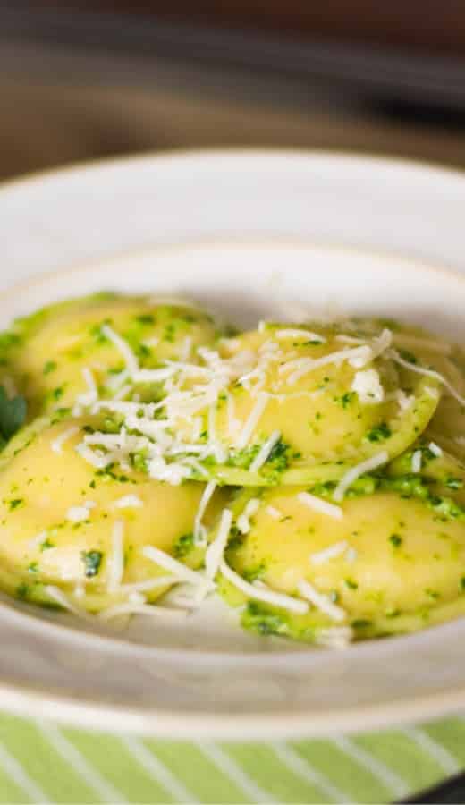 Cheese ravioli topped with pesto made from fresh baby spinach, garlic, pine nuts and Asiago cheese.