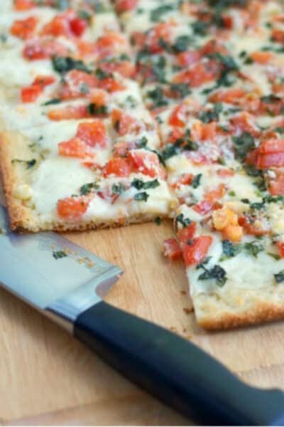 Caprese Flatbread made with tomatoes, fresh basil and Mozzarella is perfect when served as an appetizer, for lunch or dinner.  
