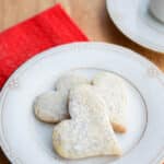 Cinnamon Apple Spice made with four ingredients including tea leaves; which add a Autumn twist to your favorite shortbread cookie.