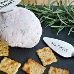 Rosemary Chianti Cheeseball