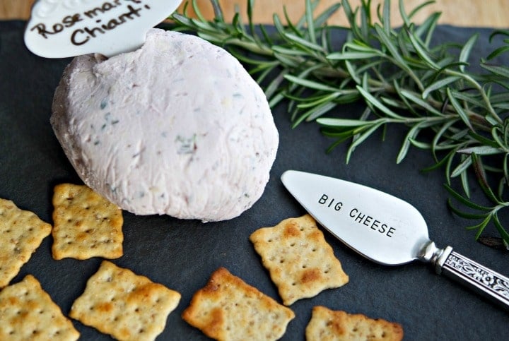 Rosemary Chianti Cheeseball