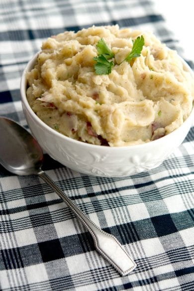 Mashed potatoes made with orange juice and ground cinnamon in a bowl.