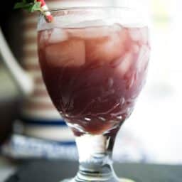 Green tea brewed with fresh blackberries and mint leaves is a flavorful, cool drink you can enjoy all year long. 