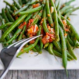 Green Beans with Tomato and Garlic (Olive Garden Copycat) closeup