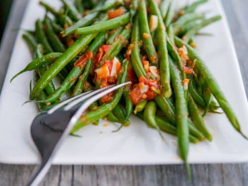 Green Beans With Tomato And Garlic Carrie S Experimental Kitchen