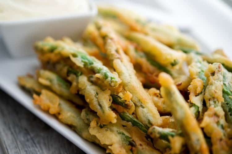 Green Bean Crispers with Lemon Garlic Aioli (Applebee's Copycat)