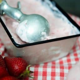 Frozen Strawberry Greek Yogurt