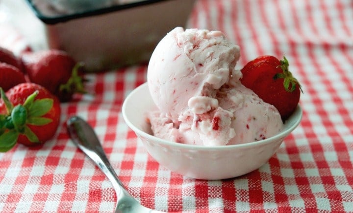 Frozen Strawberry Greek Yogurt