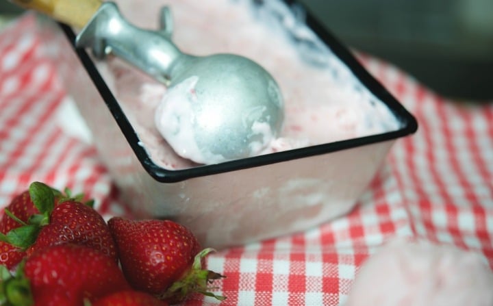 Frozen Strawberry Greek Yogurt