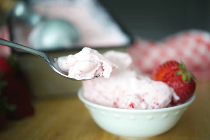 Frozen Strawberry Greek Yogurt