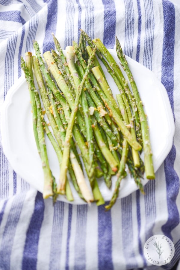 A plate of Lemon Parmesan Roasted Asparagus