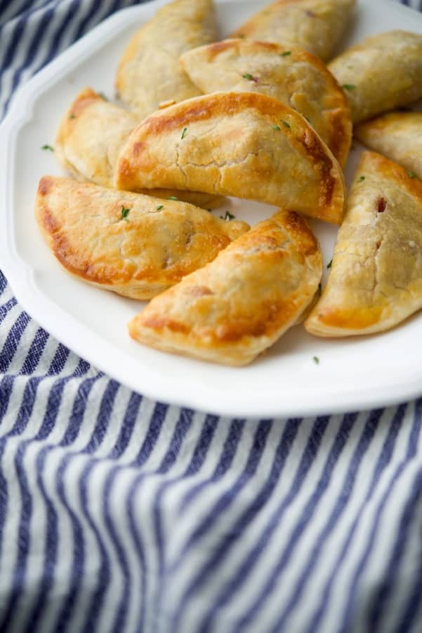 Empanadas stuffed with Portuguese chorizo, ground beef, spices and a creamy lemony sauce ; then baked until golden brown.