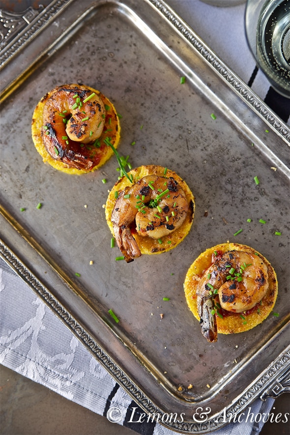 Prawns on polenta rounds