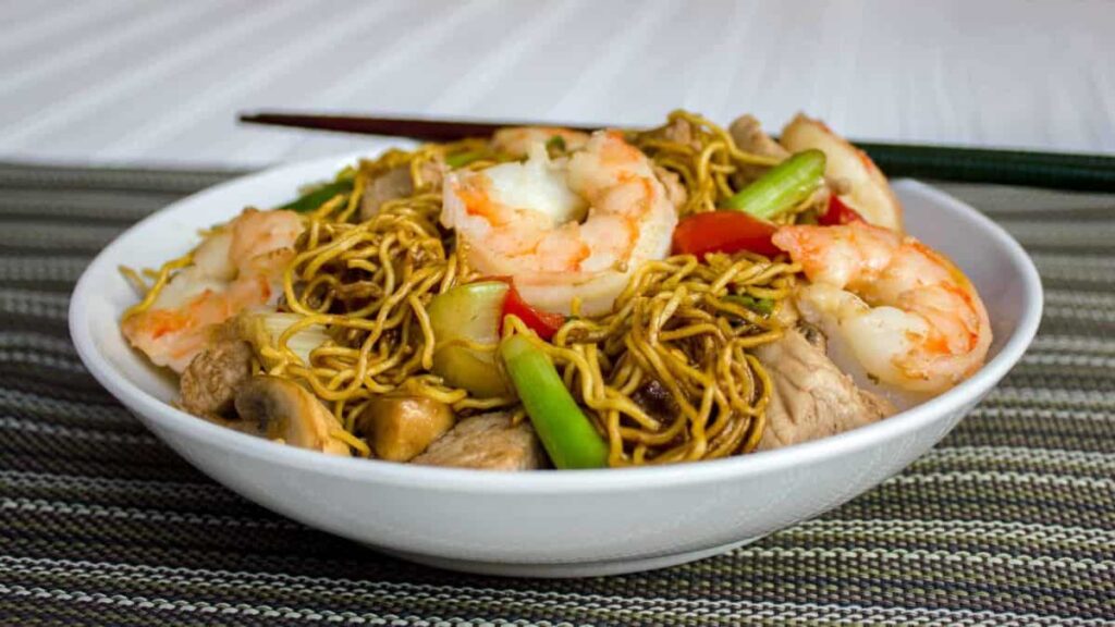 Shrimp pork chow mein