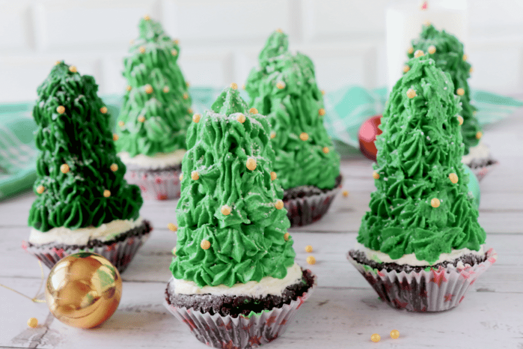 6 Christmas Tree Cupcakes