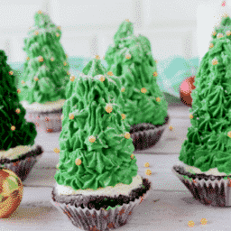 6 Christmas Tree Cupcakes