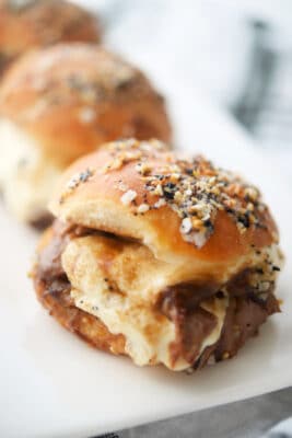 Roast Beef Slider with Brown Gravy