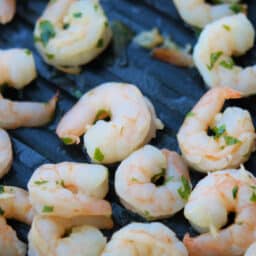A close up of cooked shrimp on a grill pan