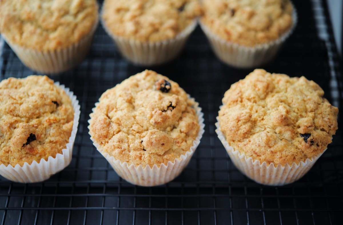 a rowl of carrot muffins