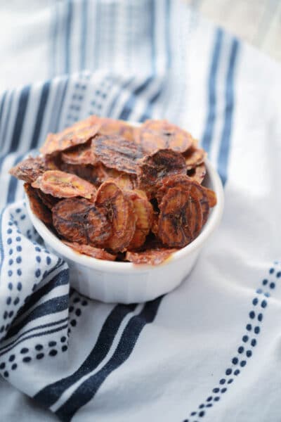 dehydrated banana slices in a white bowl