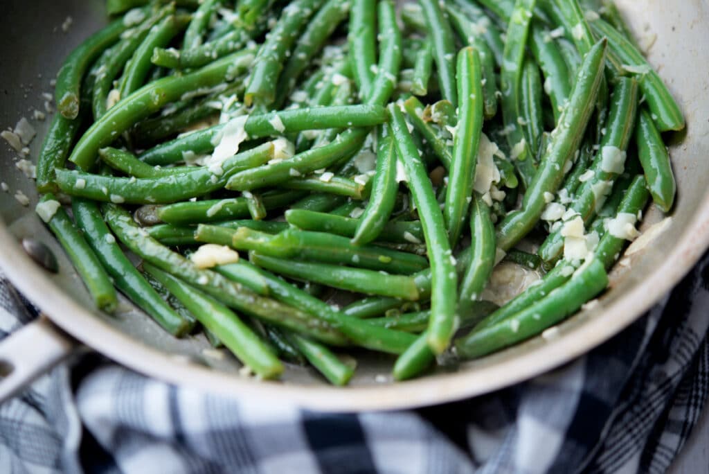 green beans in a skillet