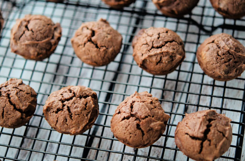peanut butter brownie bites on a rack