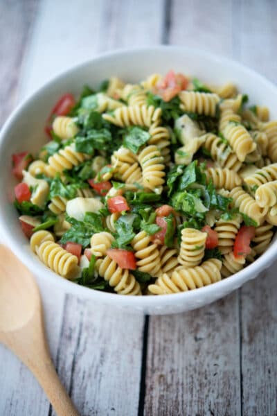 rotini pasta salad with spinach and marinated artichokes