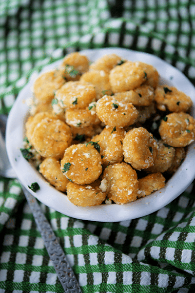 a dish of garlic parmesan tater tots